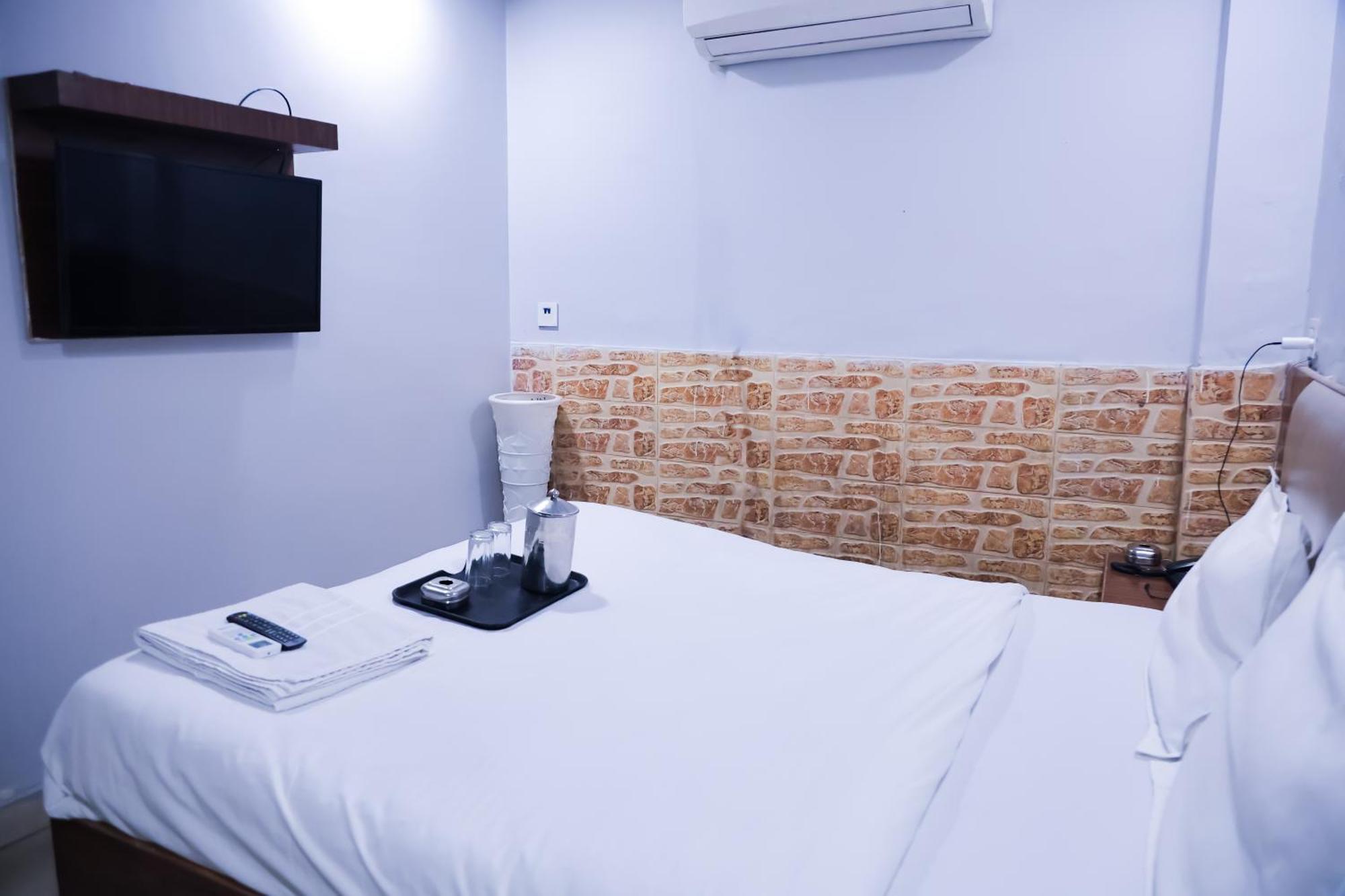 Mannat Stay Hotel - Laxmi Nagar New Delhi Exterior photo