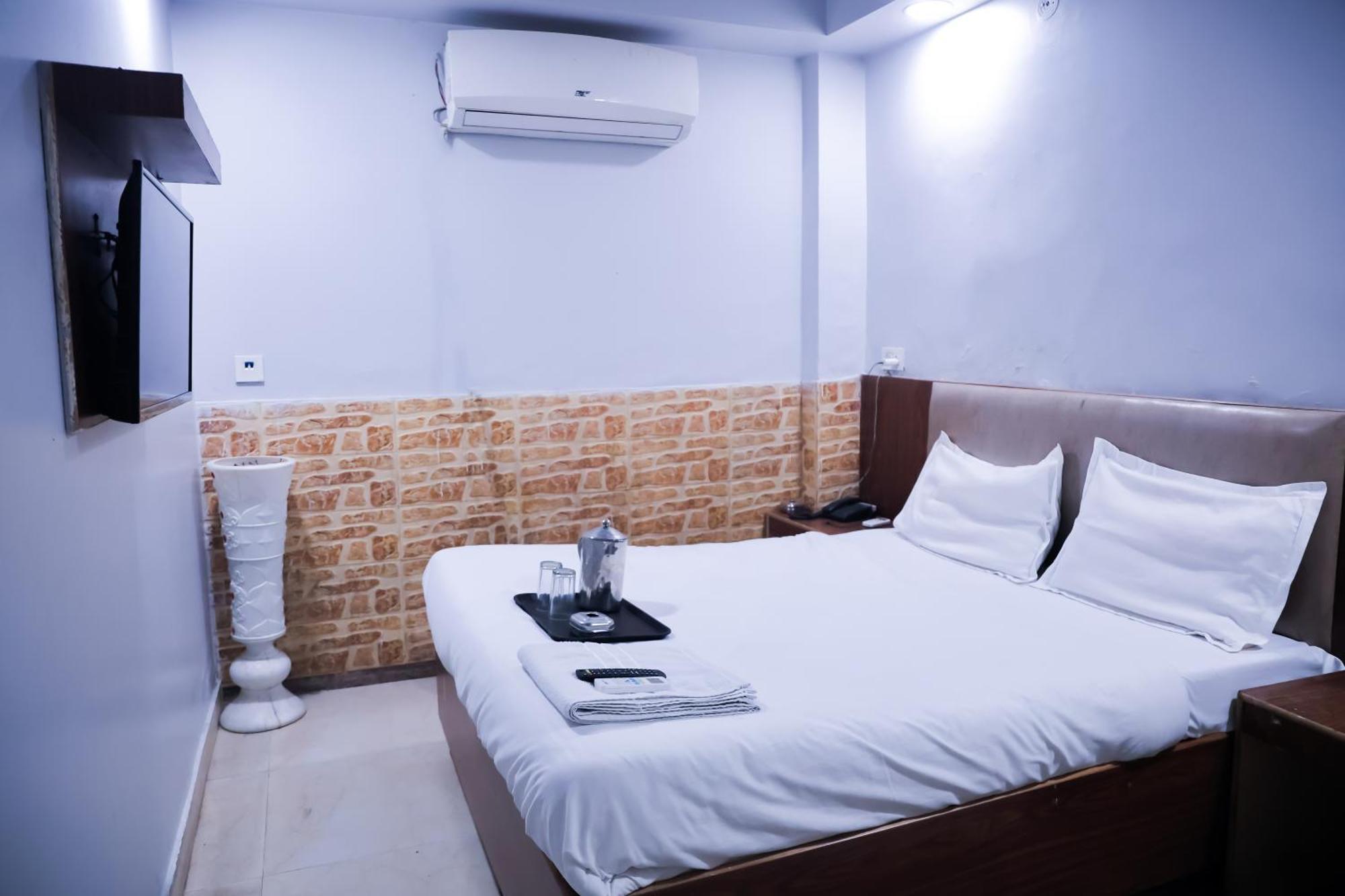 Mannat Stay Hotel - Laxmi Nagar New Delhi Exterior photo