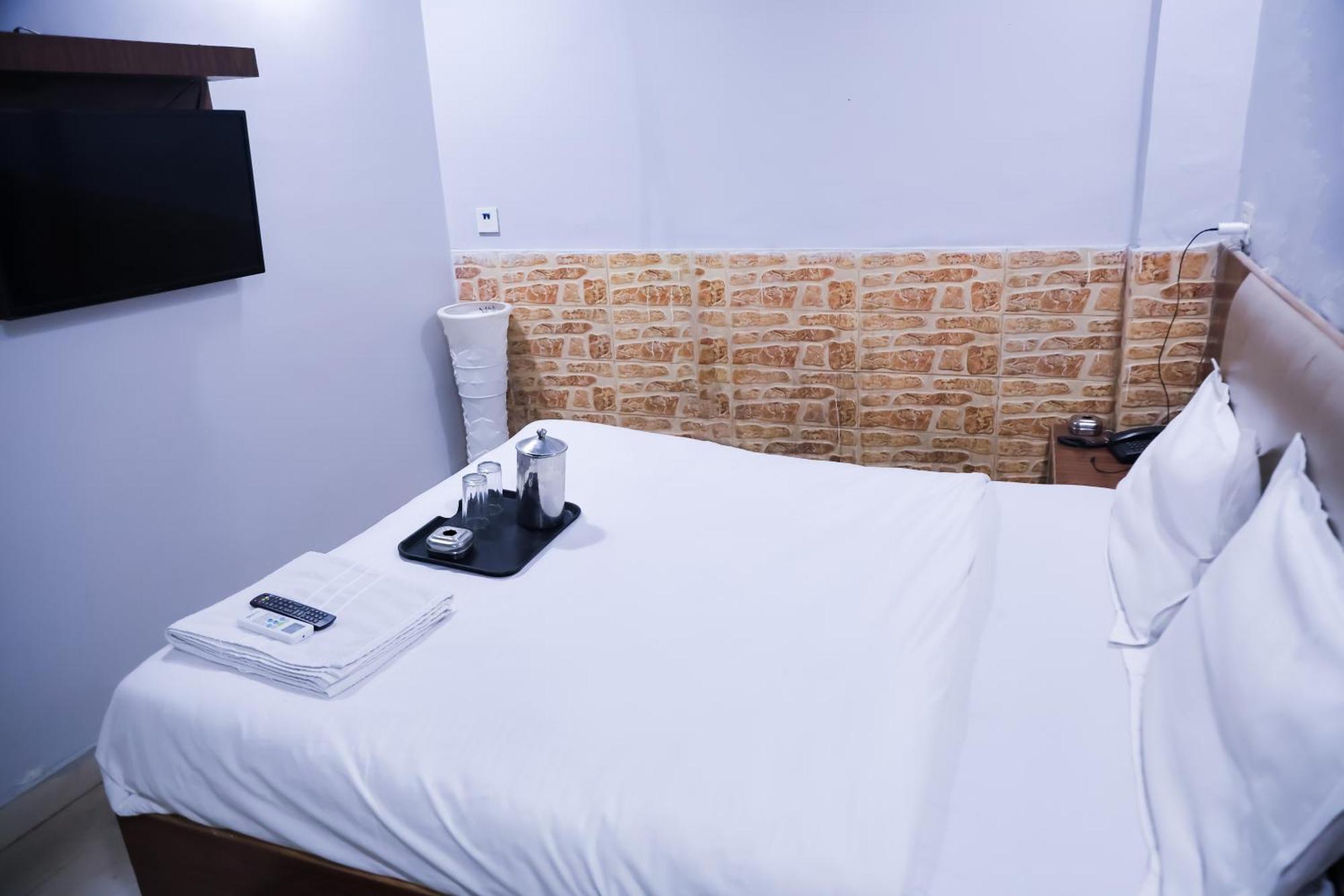 Mannat Stay Hotel - Laxmi Nagar New Delhi Exterior photo