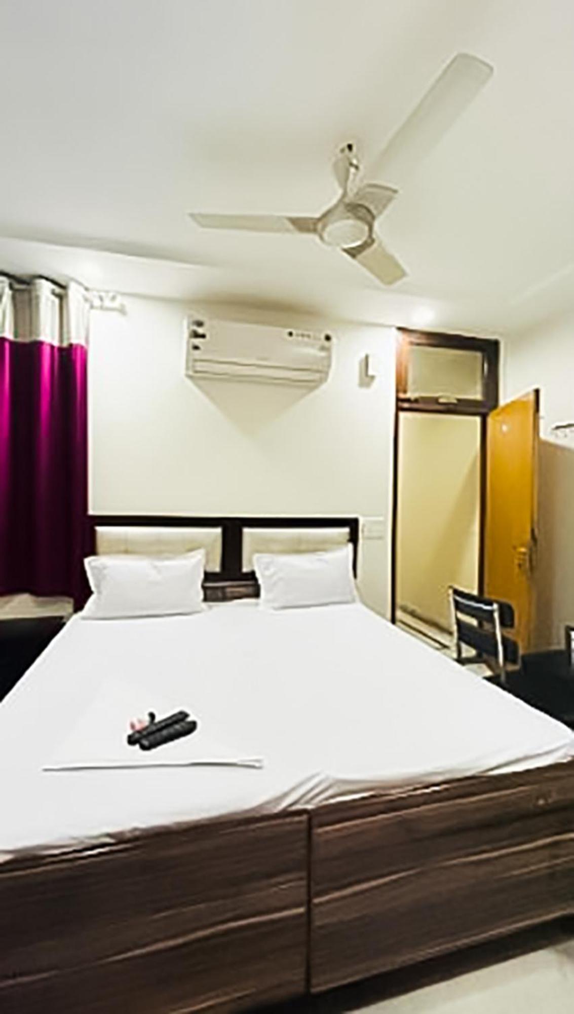 Mannat Stay Hotel - Laxmi Nagar New Delhi Exterior photo